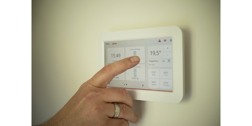 Jak regulować temperaturę w domu? Najlepsze miejsce na termostat.